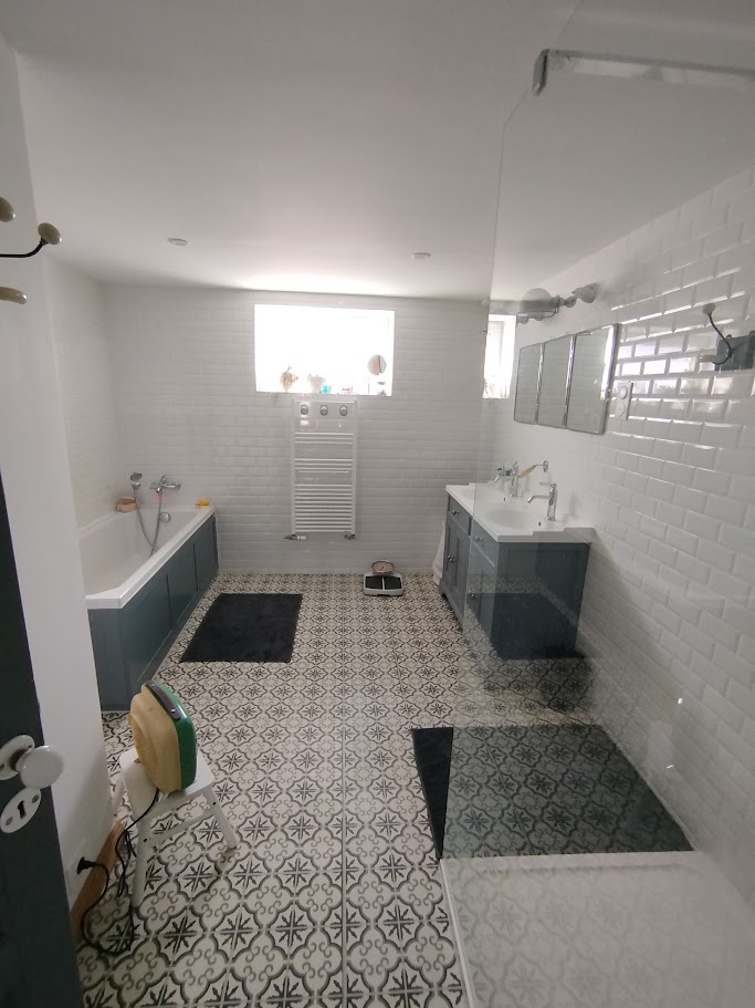 Douche italienne et carrelage métro